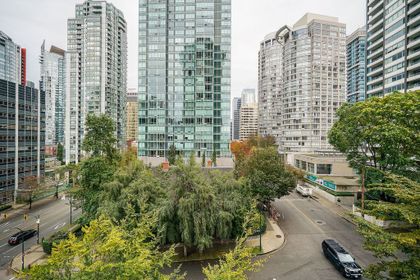 16 at 710 - 1331 Alberni Street, Coal Harbour, Vancouver West
