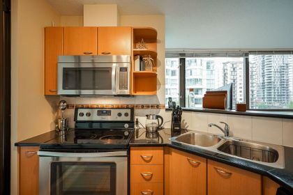 9 at 710 - 1331 Alberni Street, Coal Harbour, Vancouver West