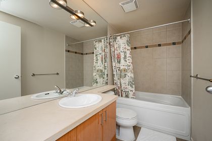 unit-g3n-1077-marinaside-crescent-vancouver-37 at G3N - 1007 Marinaside Cresent, Yaletown, Vancouver West