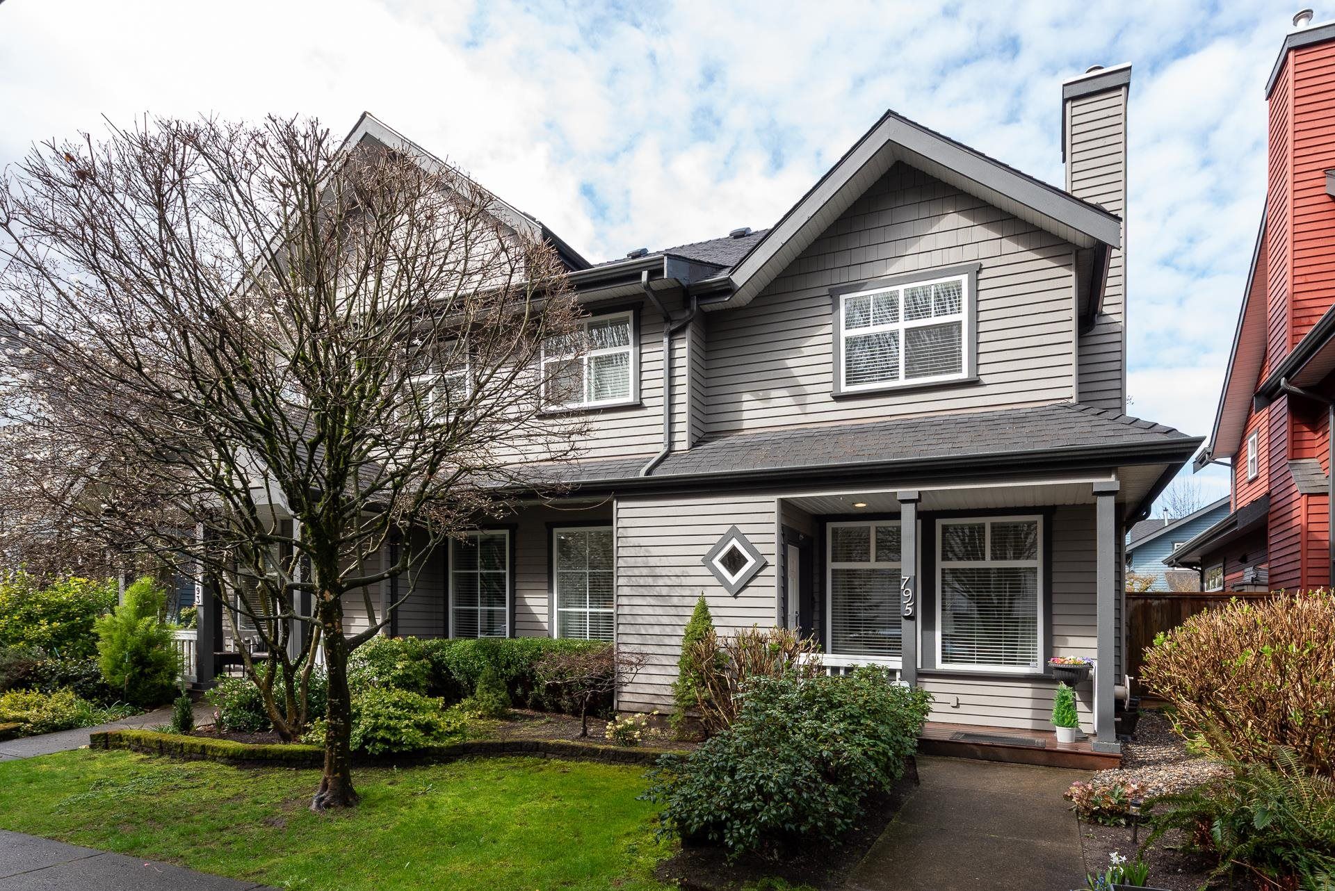 795 Premier Street, Lynnmour, North Vancouver photo number 1