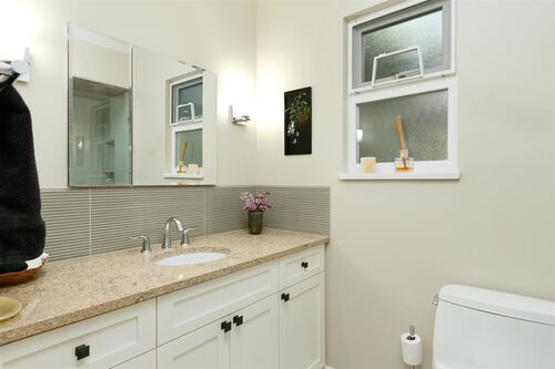 10090976db04f50d29dd1c073fdd0c8e at 1012 Frederick Road, Lynn Valley, North Vancouver