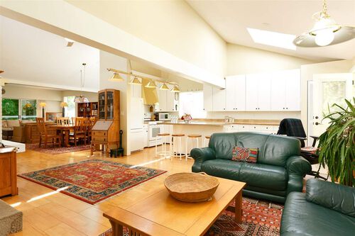 15b56a96335d70984cb4058bd4bb383c at 1012 Frederick Road, Lynn Valley, North Vancouver