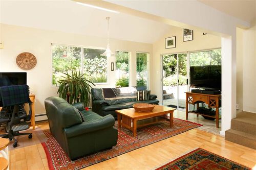 8a04d1b9250466a4d66e18fb081ddd6a at 1012 Frederick Road, Lynn Valley, North Vancouver