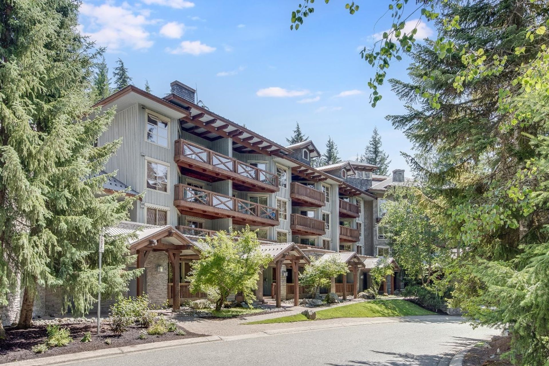 209 G1 - 4653 Blackcomb Way, Benchlands, Whistler 