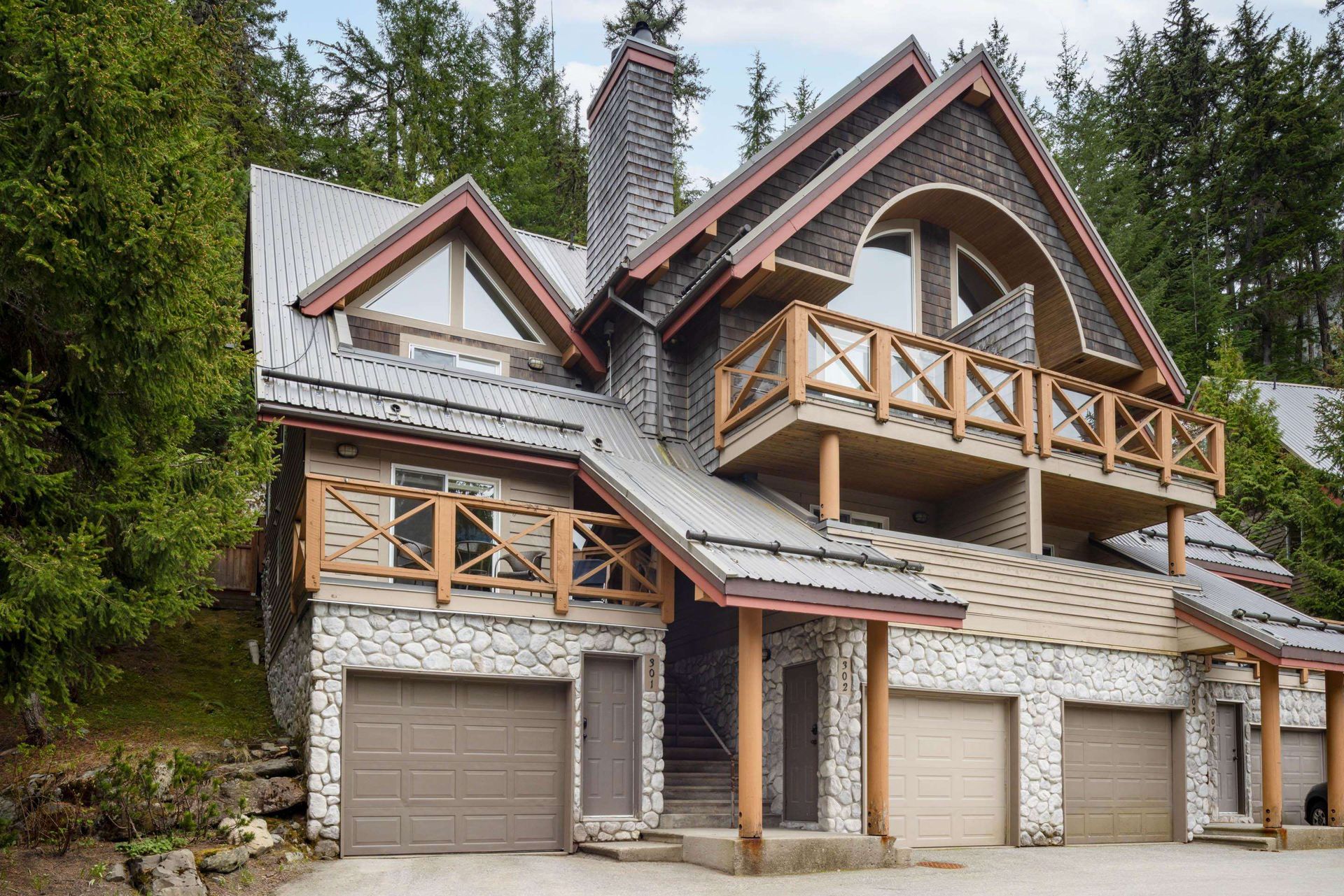 301 - 2222 Castle Drive, Nordic, Whistler 