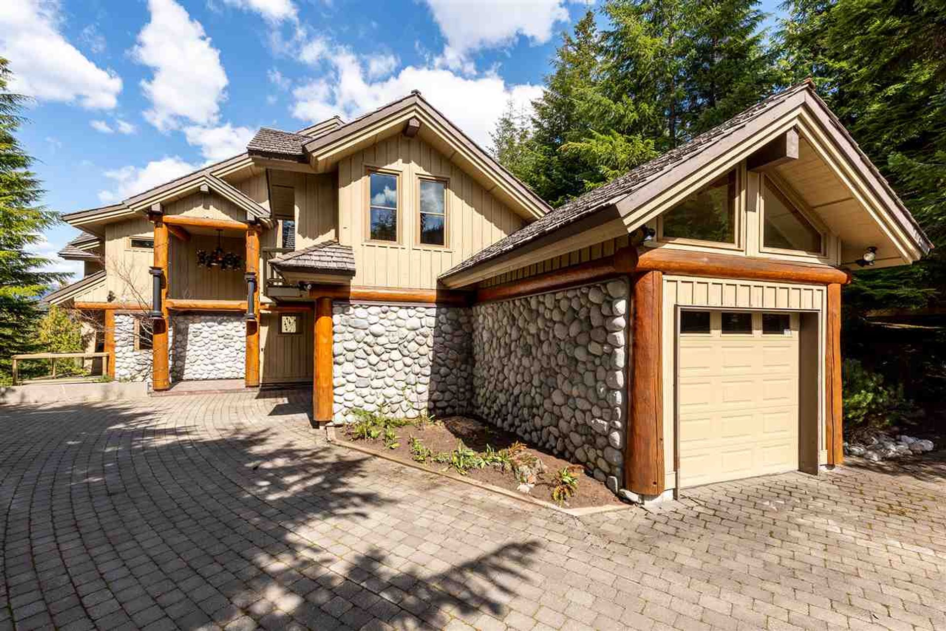 3807 Sunridge Place, Brio, Whistler by Angell Hasman & Associates Realty Whistler 3807 Sunridge Place, Brio, Whistler
