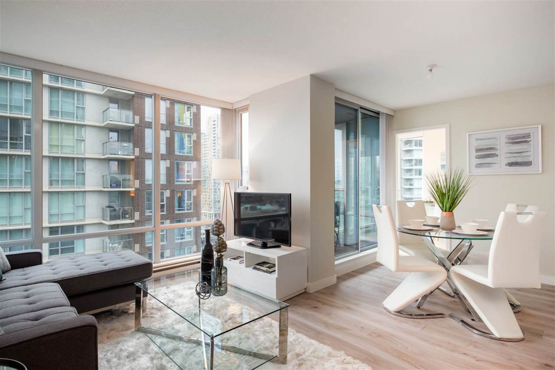 2008 - 1495 Richards Street, Yaletown, Vancouver West  by Alice Rei Ho Personal Real Estate Corporation 2008 - 1495 Richards Street, Yaletown, Vancouver West