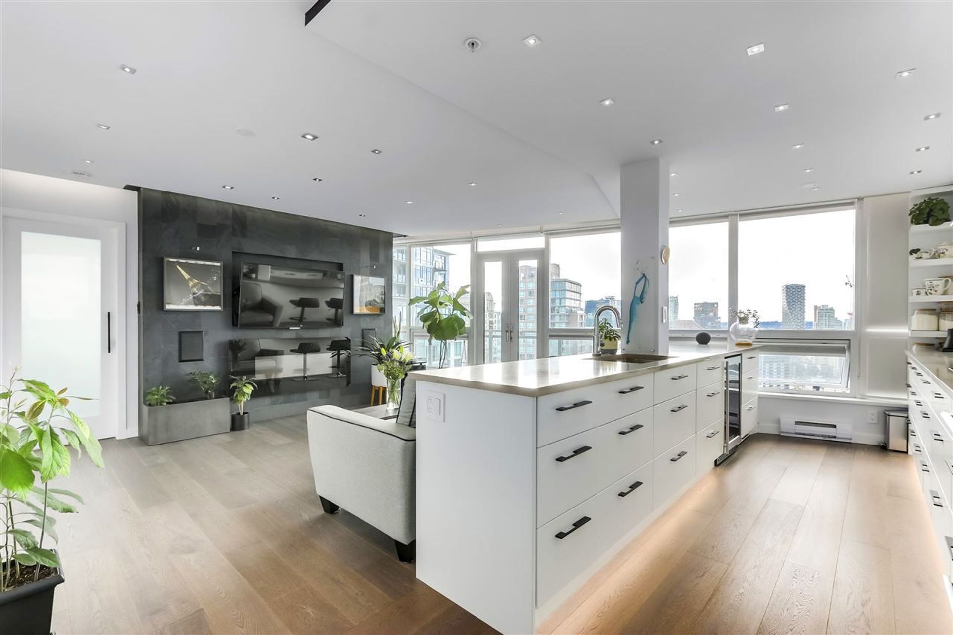 2306 - 833 Seymour Street, Downtown VW, Vancouver West  by Alice Rei Ho Personal Real Estate Corporation 2306 - 833 Seymour Street, Downtown VW, Vancouver West