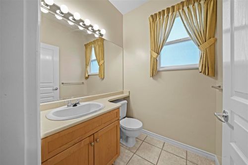 3256 Chartwell Green - Bathroom at 3256 Chartwell Green, Westwood Plateau, Coquitlam 3256 Chartwell Green - Bathroom at 3256 Chartwell Green, Westwood Plateau, Coquitlam