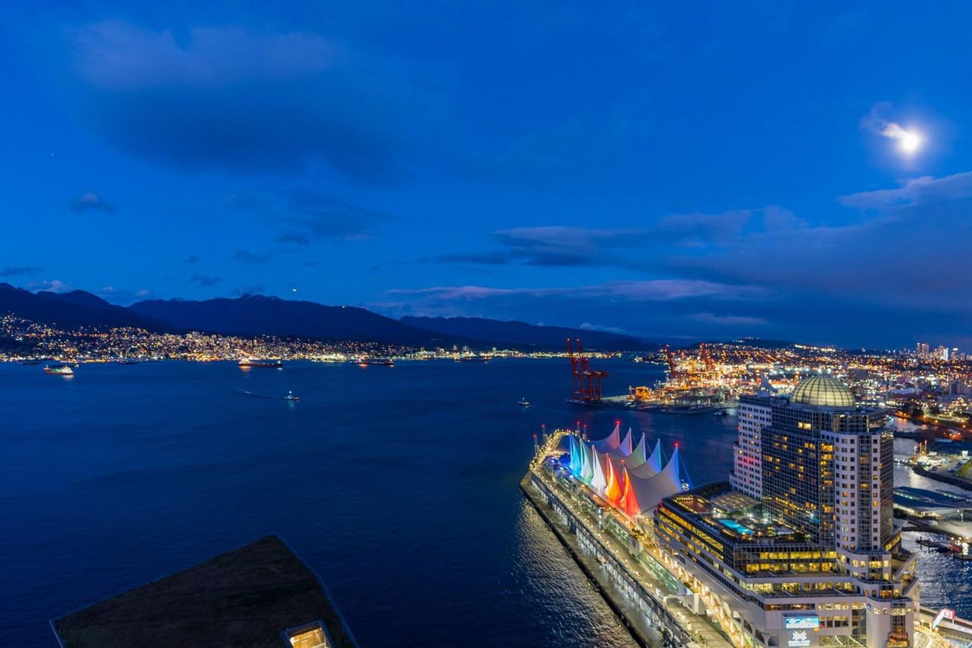 3601 - 1011 W Cordova Street, Coal Harbour, Vancouver West  by Alice Rei Ho Personal Real Estate Corporation 3601 - 1011 W Cordova Street, Coal Harbour, Vancouver West