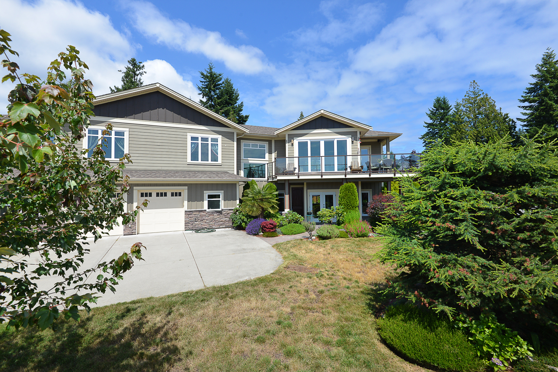 1464 Sunset Place, Gibsons & Area, Sunshine Coast  by Ali Khan - Sunshine Coast Real Estate 1464 Sunset Place, Gibsons & Area, Sunshine Coast