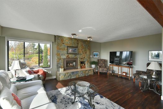 4926-laurel-avenue-sechelt-district-sunshine-coast-02 at 4926 Laurel Avenue, Sechelt District, Sunshine Coast