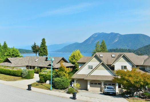 6555-n-gale-avenue-sechelt-district-sunshine-coast-10 at 6555 N Gale Avenue, Sechelt District, Sunshine Coast