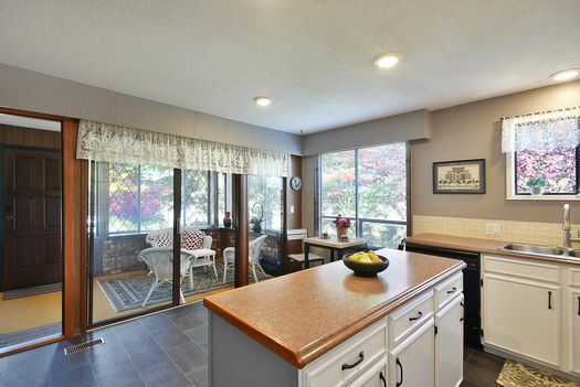 5619-trail-avenue-sechelt-district-sunshine-coast-05 at 5619 Trail Avenue, Sechelt District, Sunshine Coast
