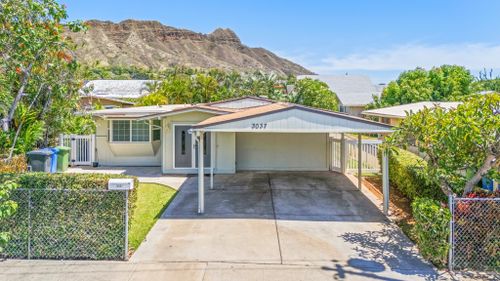 06 at 3037 Hinano Street, Honolulu