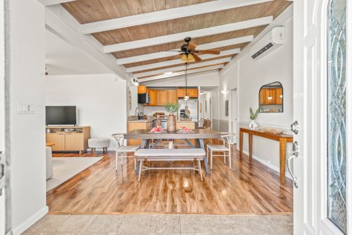 07 at 3037 Hinano Street, Honolulu