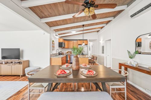 10 at 3037 Hinano Street, Honolulu