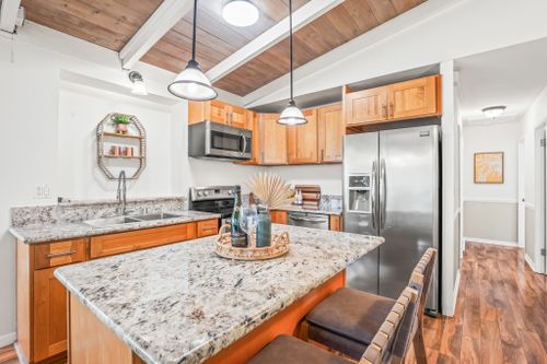 12 at 3037 Hinano Street, Honolulu