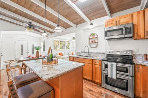 13 at 3037 Hinano Street, Honolulu