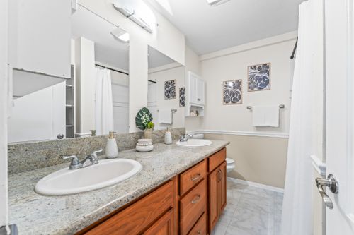 17 at 3037 Hinano Street, Honolulu