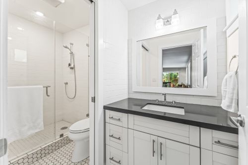 25 at 3037 Hinano Street, Honolulu