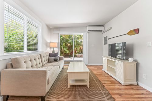 26 at 3037 Hinano Street, Honolulu