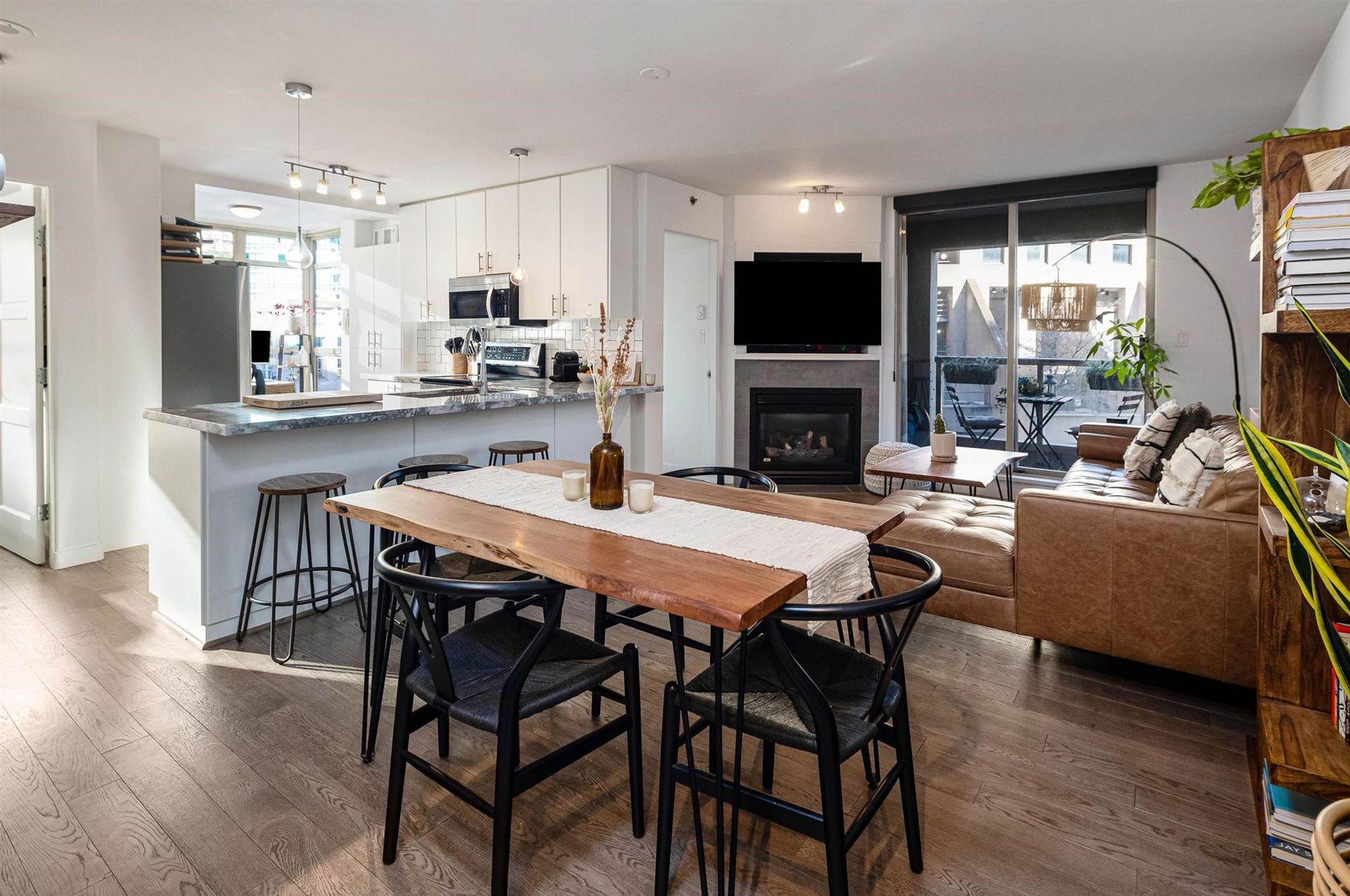 810 - 819 Hamilton Street, Downtown VW, Vancouver West by Andrew Wan Real Estate Advisor 810 - 819 Hamilton Street, Downtown VW, Vancouver West