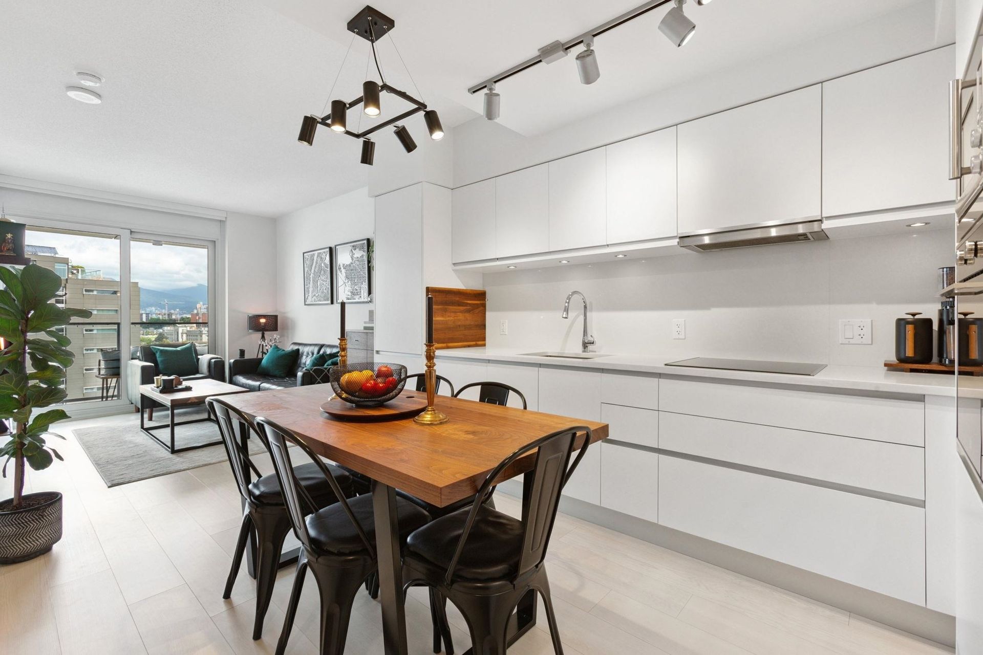 904 - 180 E 2nd Avenue, Mount Pleasant VE, Vancouver East  by Andrew Wan Real Estate Advisor 904 - 180 E 2nd Avenue, Mount Pleasant VE, Vancouver East