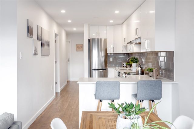 262598763-1 at 305 - 530 Ninth Street, Uptown NW, New Westminster