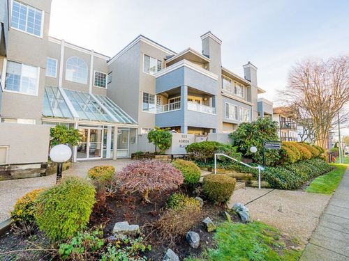 ashton-pllace at 125 W 18th Street, Central Lonsdale, North Vancouver