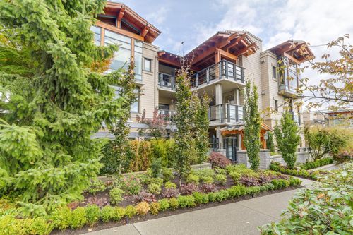2322816 at 550 17th Street, Ambleside, West Vancouver