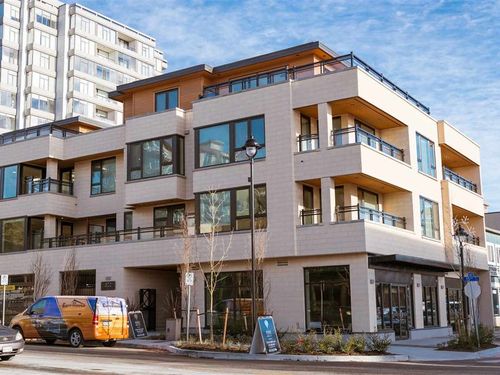 affamvdahzaswu1xzmst at 522 15th Street, Ambleside, West Vancouver