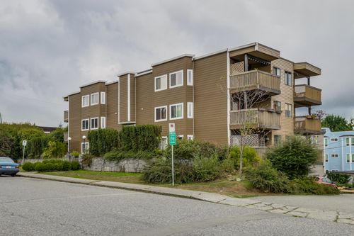 1436024 at 107 W 27th Street, Upper Lonsdale, North Vancouver