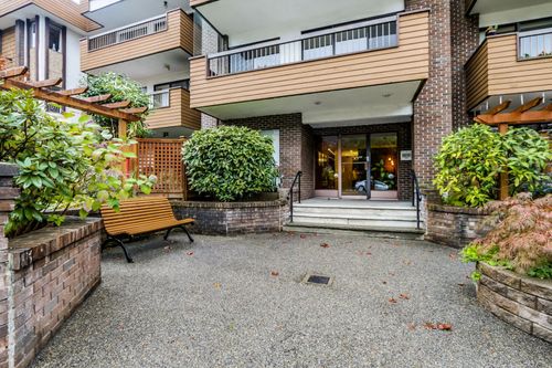 1503244 at 141 E 18th Street, Central Lonsdale, North Vancouver