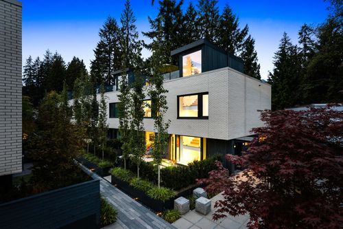 50951_1 at 3730 Edgemont Boulevard, North Vancouver