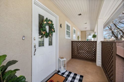 249-e-4th-street-lower-lonsdale-north-vancouver-02 at 4 - 249 E 4th Street, Lower Lonsdale, North Vancouver