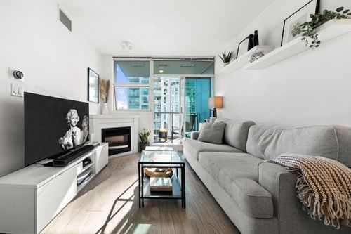 168-e-esplanade-avenue-lower-lonsdale-north-vancouver-03 at 704 - 168 E Esplanade Avenue, Lower Lonsdale, North Vancouver