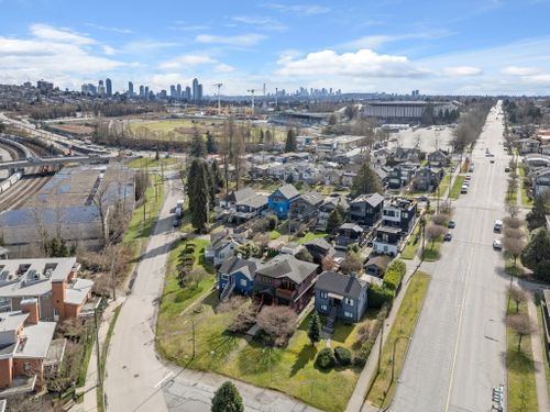 12-web-or-mls-1-48 at 2912 Yale Street, Hastings Sunrise, Vancouver East