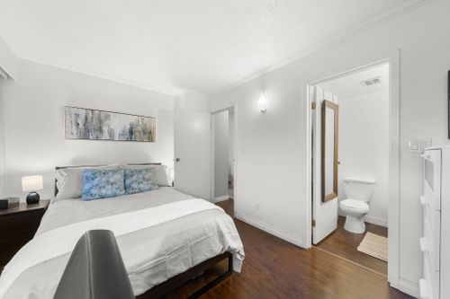 32-web-or-mls-_a738657 at 302 - 2545 Lonsdale Avenue, Upper Lonsdale, North Vancouver