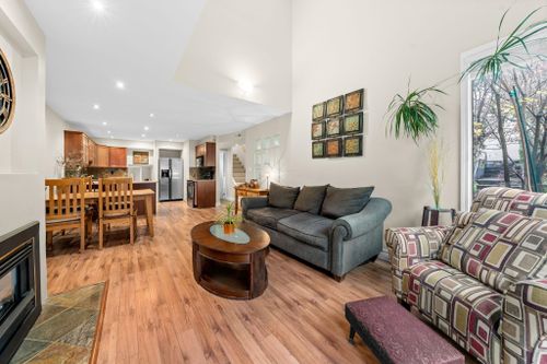 230-w-15th-street-central-lonsdale-north-vancouver-05 at 6 - 230 W 15th Street, Central Lonsdale, North Vancouver