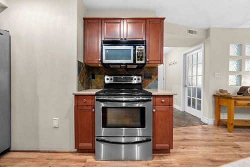 230-w-15th-street-central-lonsdale-north-vancouver-11 at 6 - 230 W 15th Street, Central Lonsdale, North Vancouver