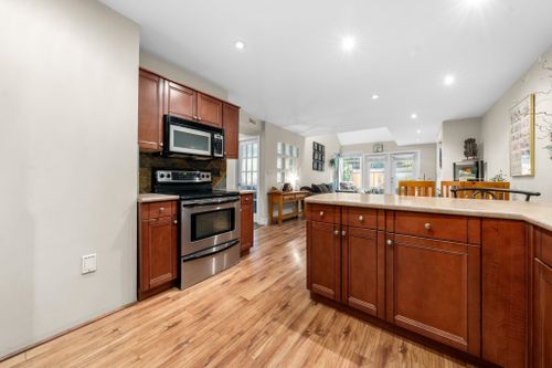 230-w-15th-street-central-lonsdale-north-vancouver-12 at 6 - 230 W 15th Street, Central Lonsdale, North Vancouver