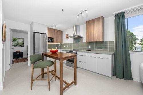 460-14th-street-ambleside-west-vancouver-06 at 101a - 460 14th Street, Ambleside, West Vancouver