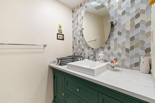 168-chadwick-court-lower-lonsdale-north-vancouver-23 at 609 - 168 Chadwick Court, Lower Lonsdale, North Vancouver