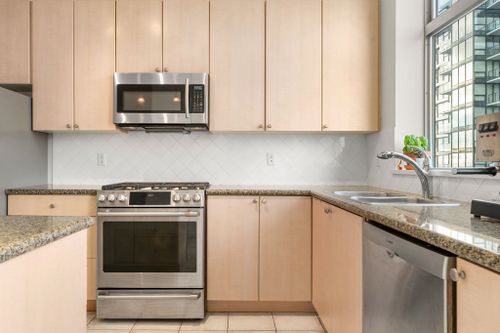 160-e-13th-street-central-lonsdale-north-vancouver-18 at 1006 - 160 E 13th Street, Central Lonsdale, North Vancouver