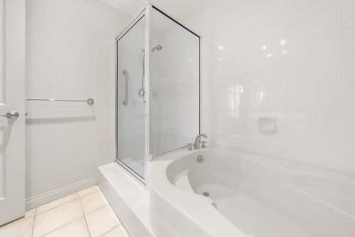 160-e-13th-street-central-lonsdale-north-vancouver-25 at 1006 - 160 E 13th Street, Central Lonsdale, North Vancouver