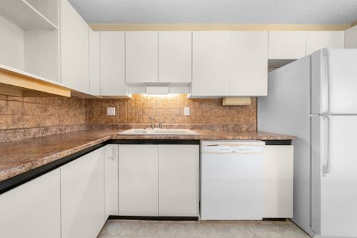 1412-esquimalt-avenue-ambleside-west-vancouver-18 at 801 - 1412 Esquimalt Avenue, Ambleside, West Vancouver