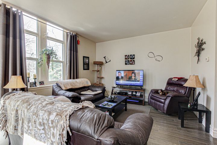 img_2083-img_2085 at 15 Elgin Street East, Norwich