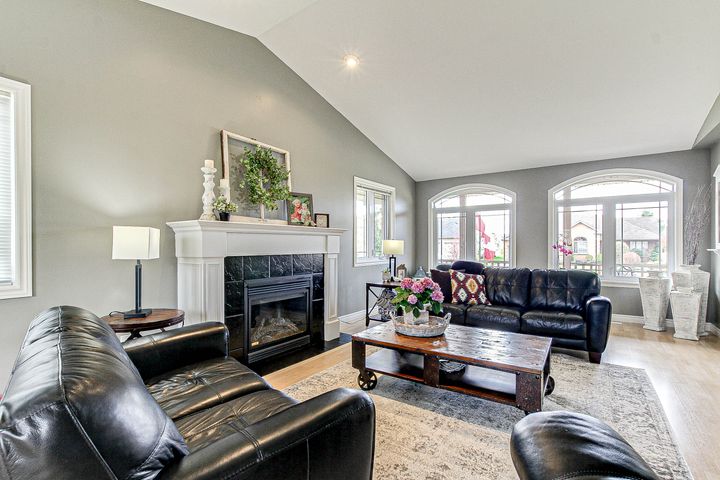 17 at 92 Mill Street West, Otterville