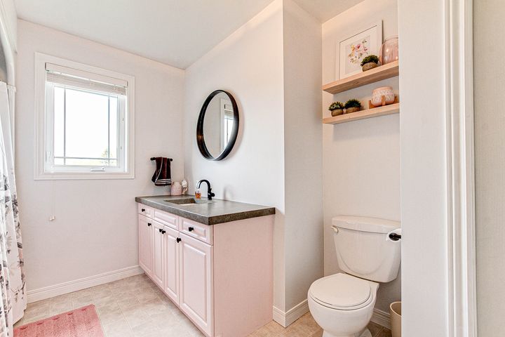 24 at 92 Mill Street West, Otterville